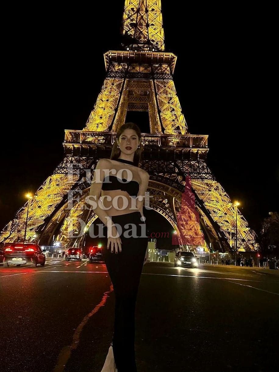 Coralie, 19, escort in Dubai — French, 168 cm (photo 5 of 6)