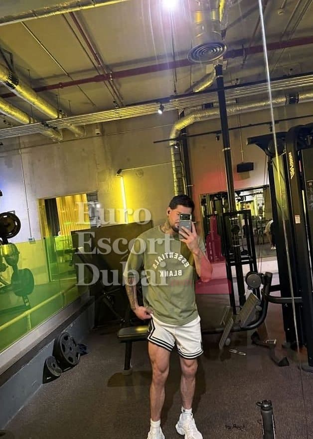 Ali, 30, escort in Dubai — 183 cm, black hair (photo 2 of 9)