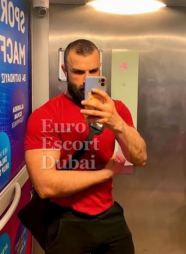 Dean, 30, escort in Abu Dhabi — 180 cm, black hair (photo 6 of 6)