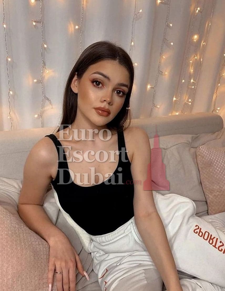 Angelique, 20, escort in Dubai — French, 168 cm (photo 5 of 6)