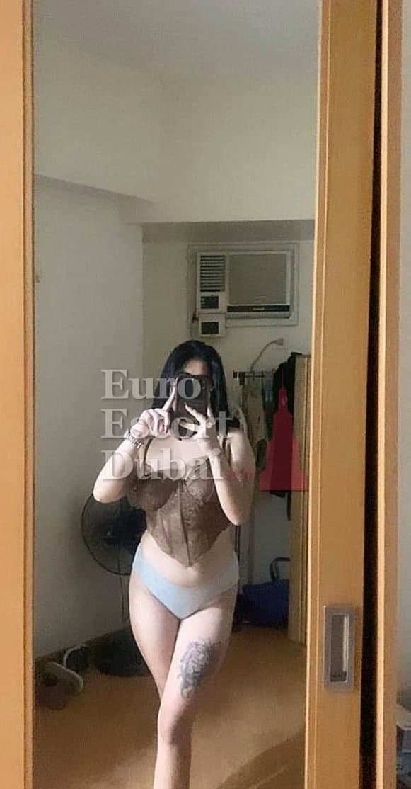Izzah, 21, escort in Ajman — Filipino, 164 cm (photo 2 of 5)