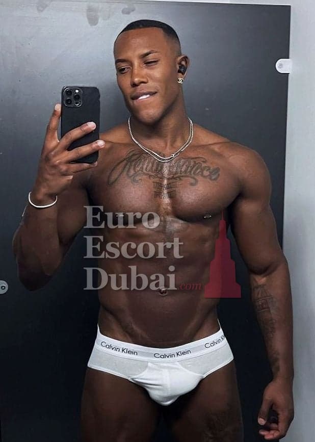 Seth, 25, escort in Dubai — 190 cm, black hair (photo 12 of 13)