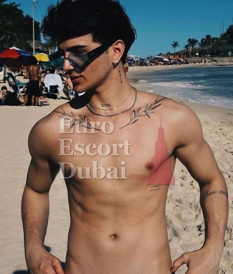 Carlos, 20, escort in Abu Dhabi — black hair, 180 cm (photo 5 of 13)