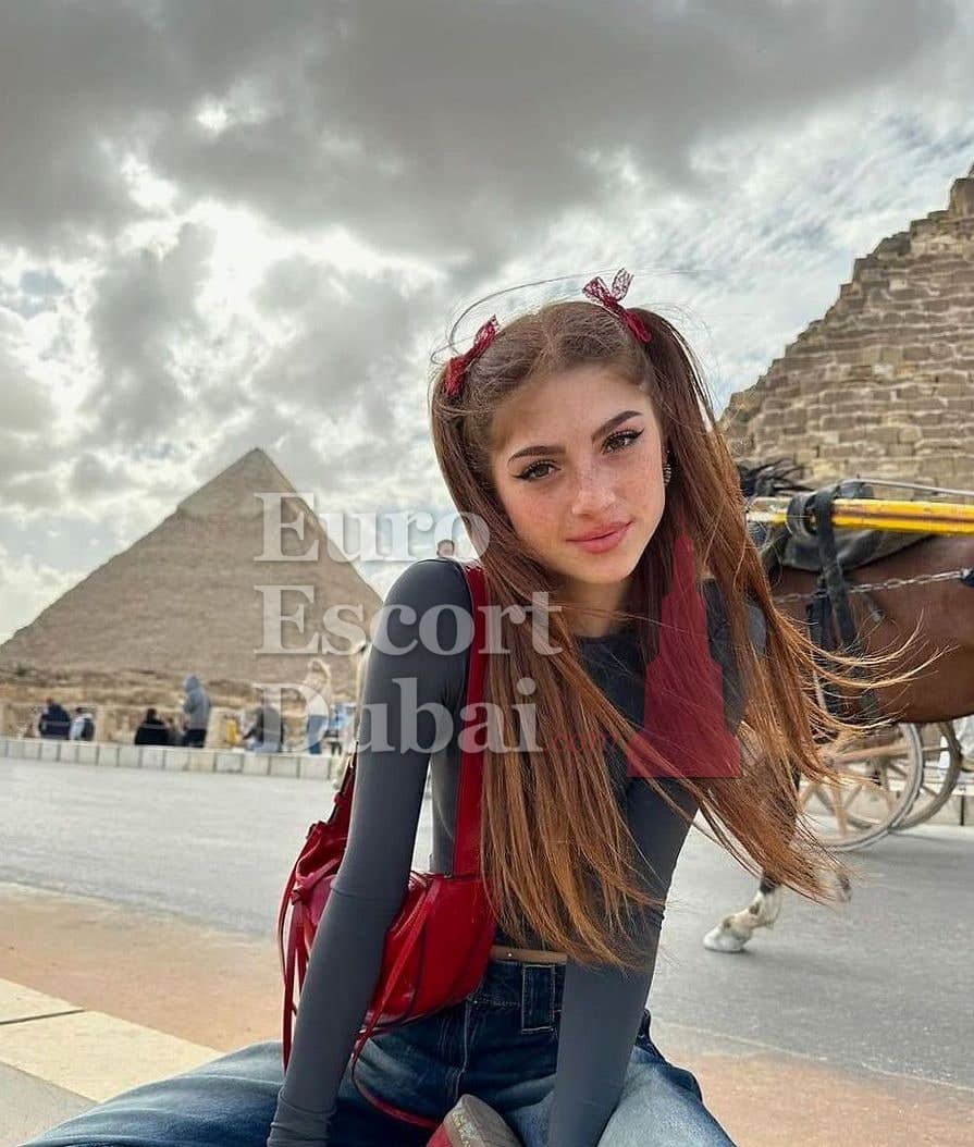 Coralie, 19, escort in Dubai — brown hair, French (photo 4 of 6)