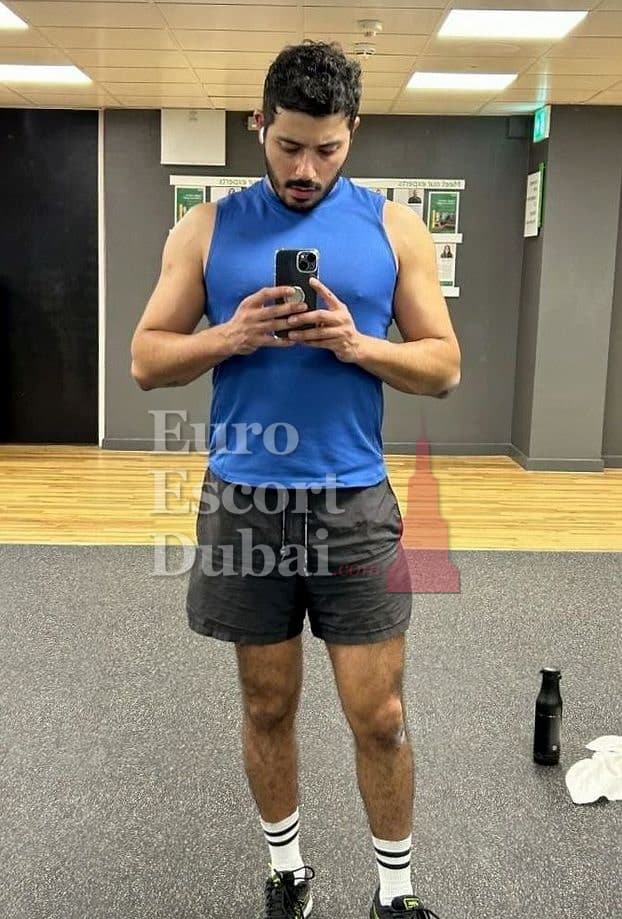 Reza, 38, escort in Dubai — 175 cm, black hair (photo 2 of 11)