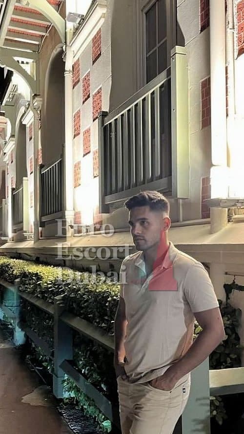 Rodrigo, 27, escort in Dubai — black hair, 168 cm (photo 3 of 4)