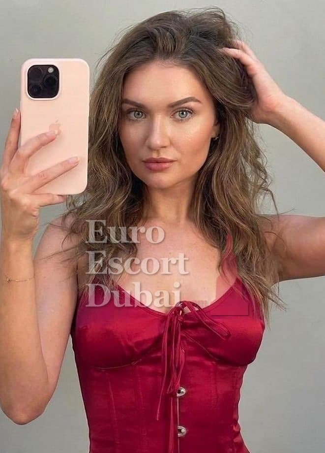 Ingrid, 29, escort in Dubai — brown hair, 164 cm (photo 13 of 13)