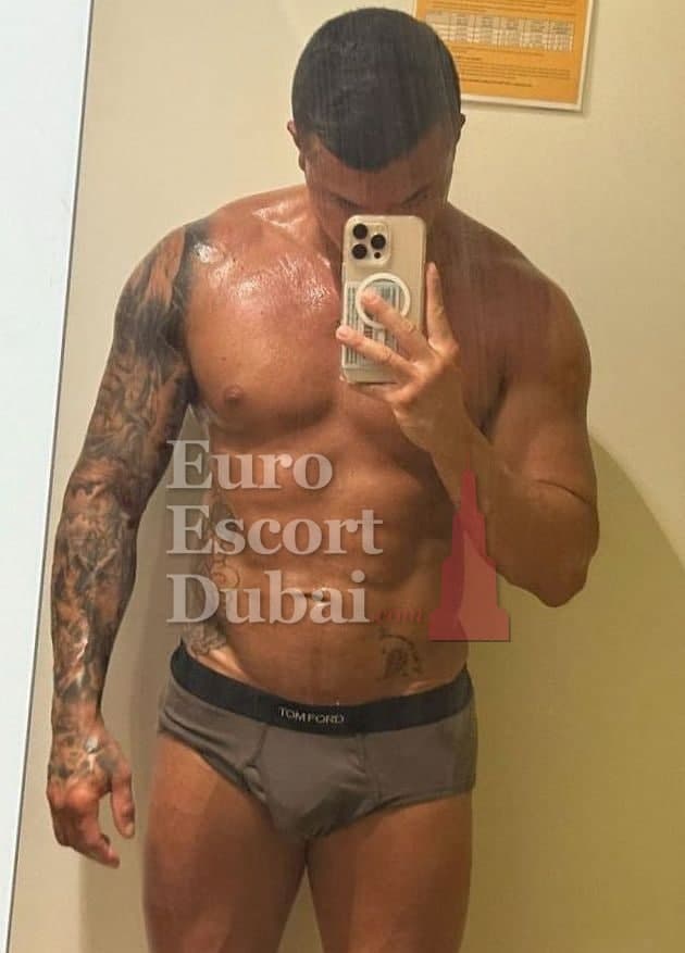 Ruslan, 26, escort in Dubai — 173 cm, black hair (photo 4 of 13)