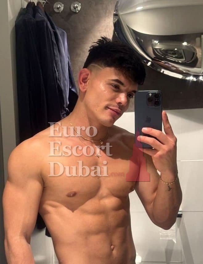 Diego, 26, escort in Sharjah — brown hair, 173 cm (photo 13 of 13)