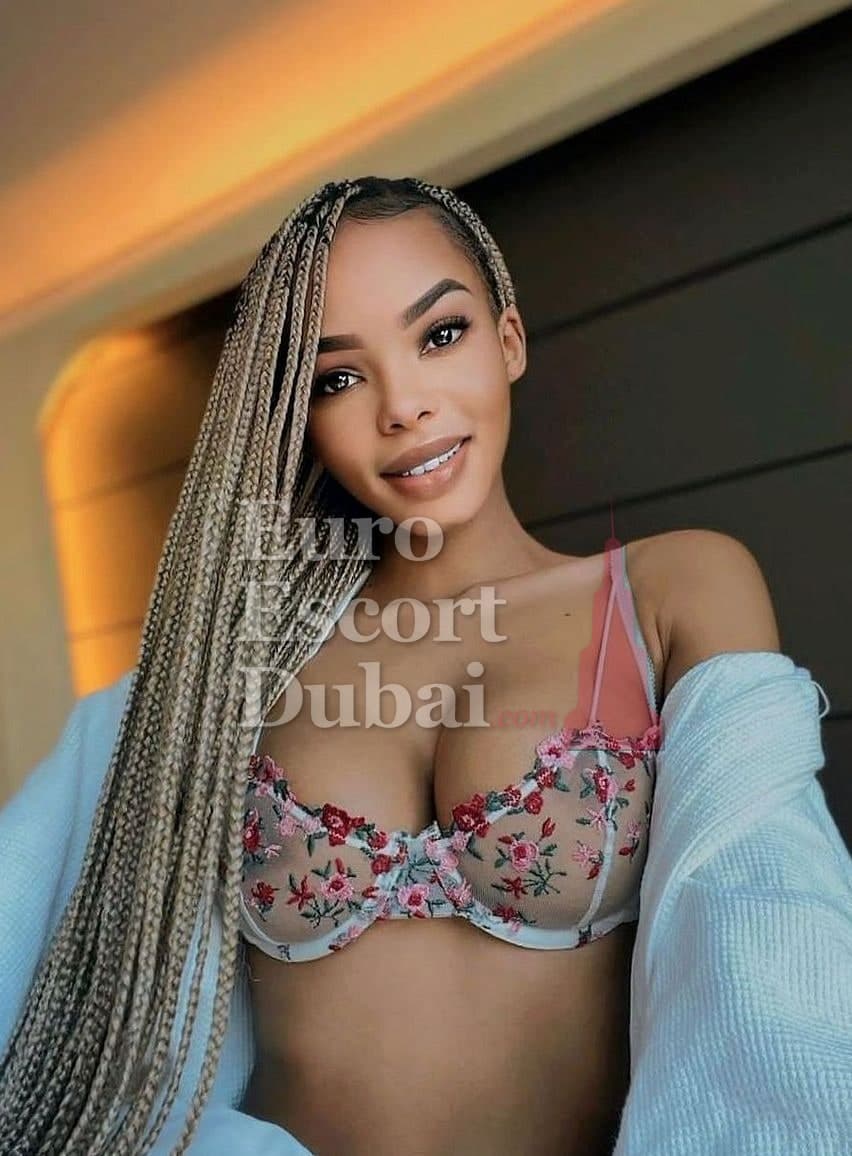 Imane, 31, escort in Dubai — Emirati, 175 cm (photo 5 of 5)