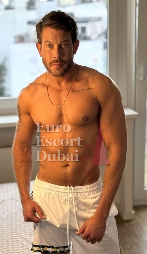 Chase, 29, escort in Dubai — 180 cm, brown hair (photo 8 of 13)