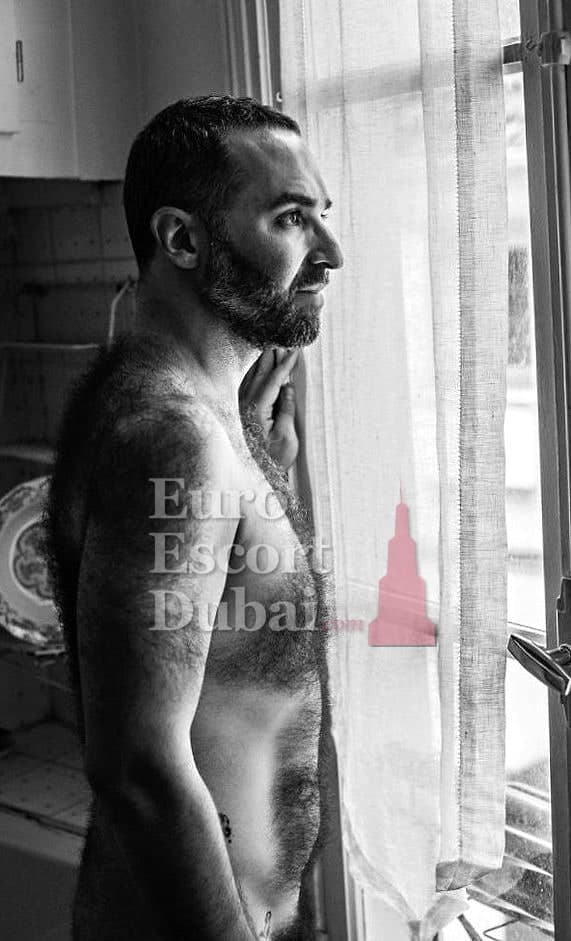 Jonas, 38, escort in Dubai — black hair, 180 cm (photo 5 of 7)