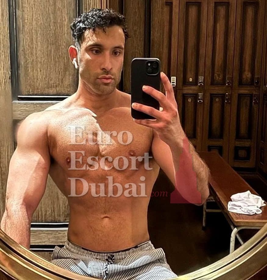 Faris, 25, escort in Dubai — black hair, 193 cm (photo 5 of 13)