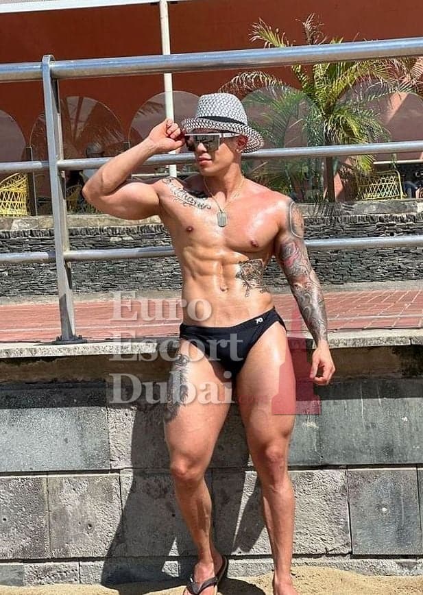 Javier, 26, escort in Abu Dhabi — 178 cm, black hair (photo 8 of 13)
