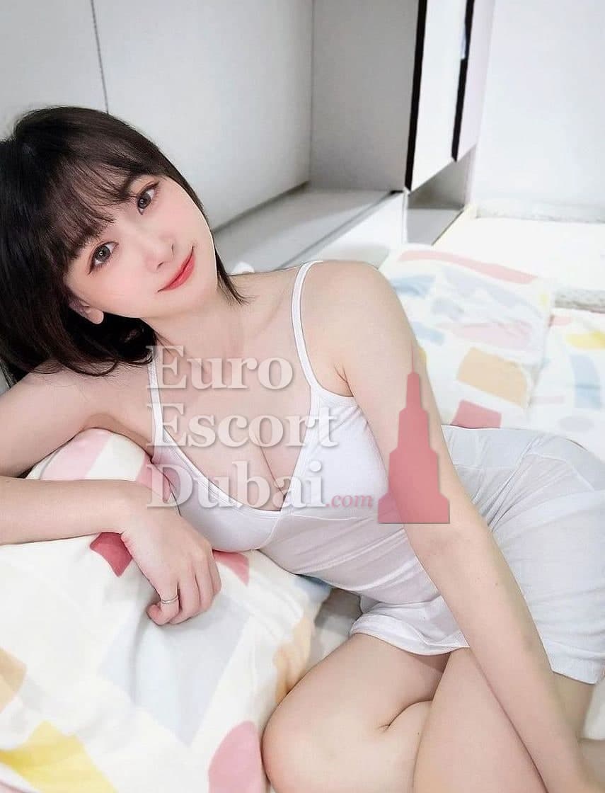 Hind, 27, escort in Dubai — 162 cm, black hair (photo 3 of 4)