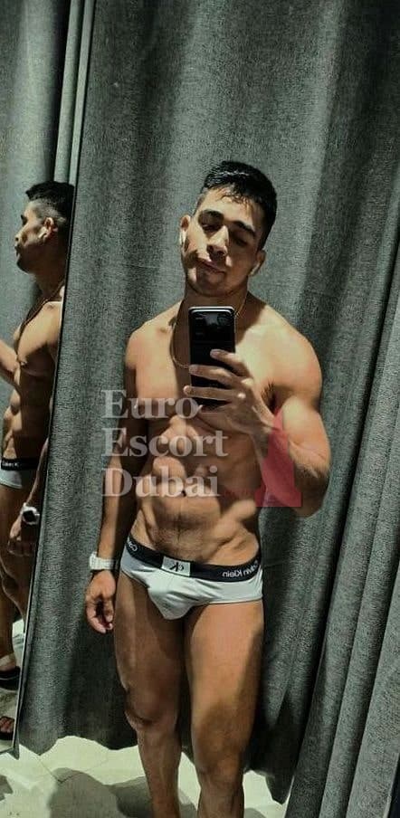 Kirill, 27, escort in Dubai — 178 cm, black hair (photo 6 of 13)