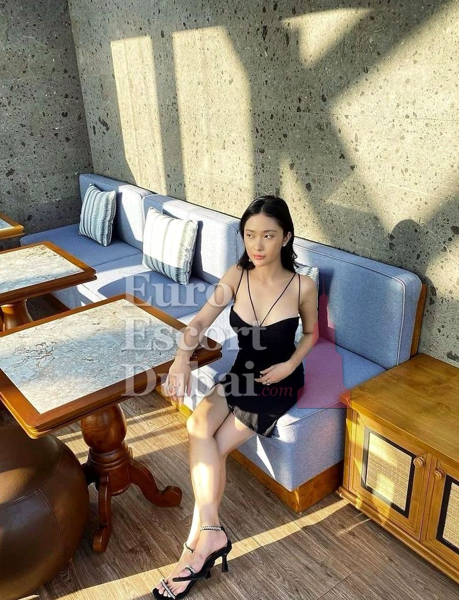 Nurul, 23, escort in Dubai — 164 cm, black hair (photo 4 of 6)