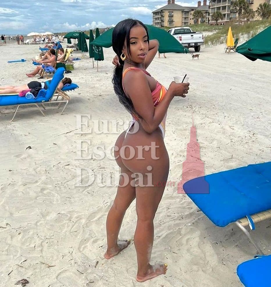 Zuri, 25, escort in Dubai — 170 cm, black hair (photo 4 of 4)