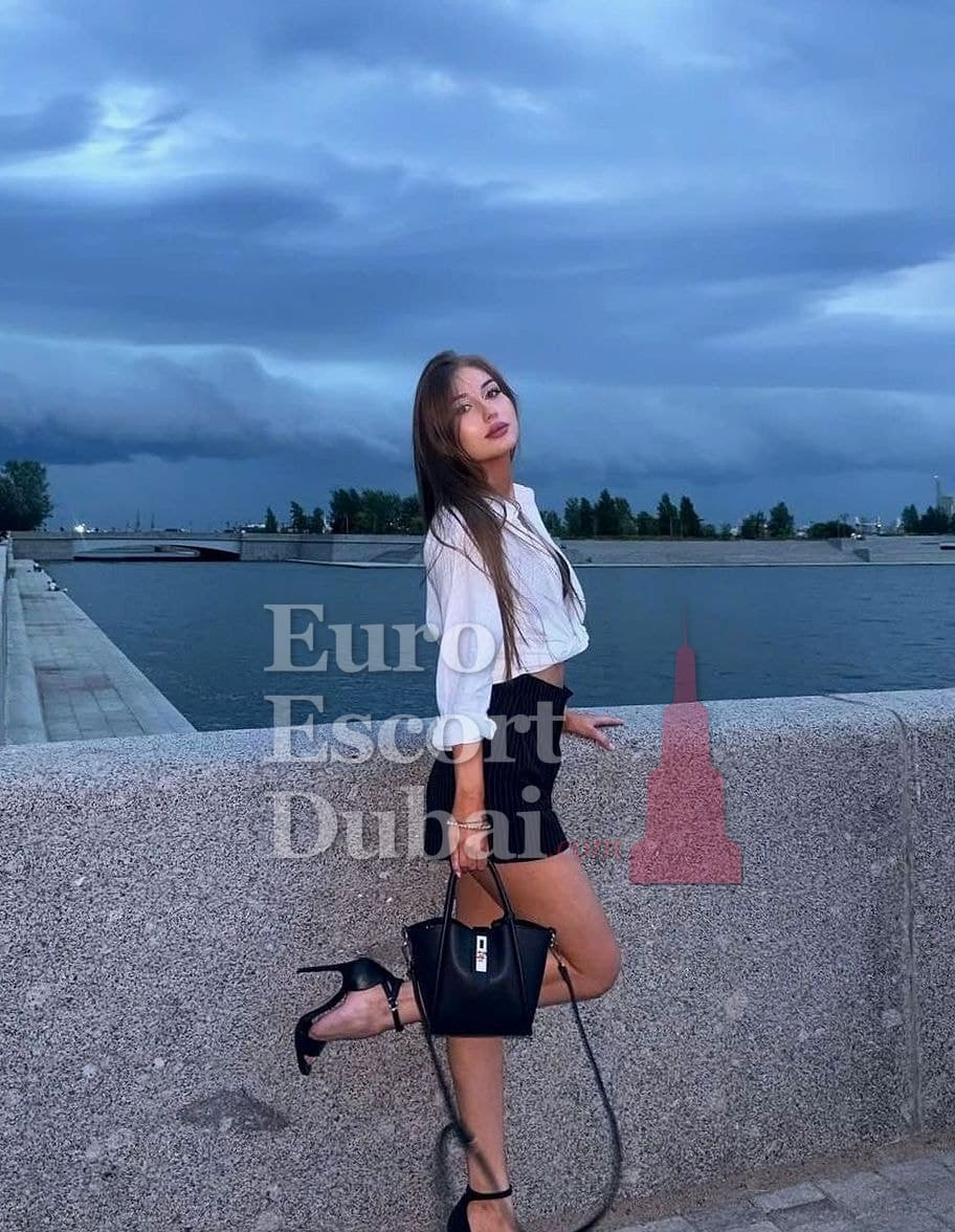 Melike, 20, escort in Dubai — 168 cm, brown hair (photo 6 of 6)