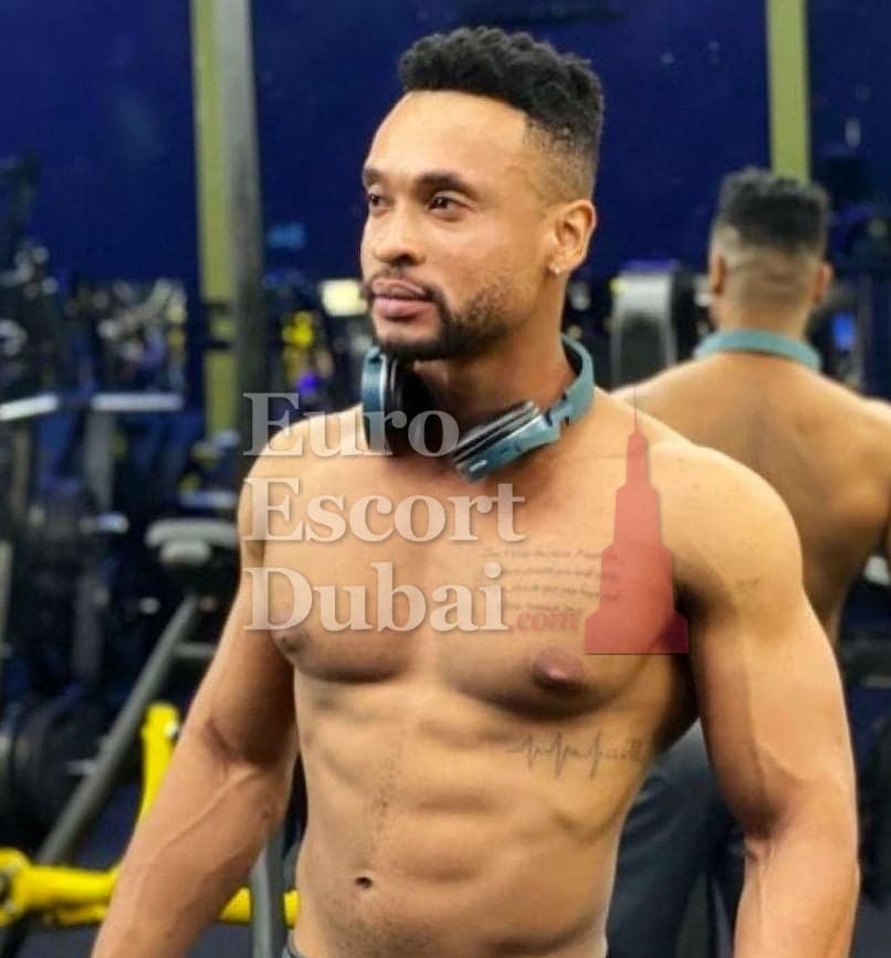 Vlad, 28, escort in Dubai — black hair, 180 cm (photo 3 of 13)