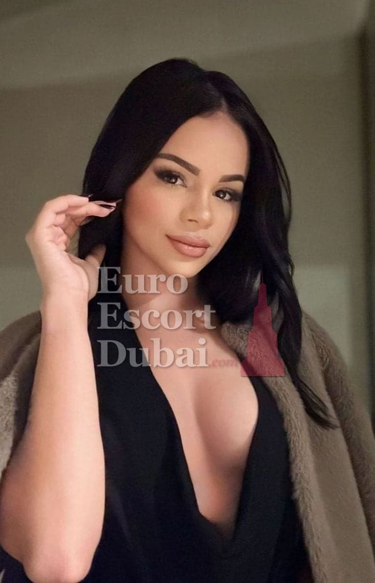 Holly Snow, 22, escort in Dubai — brown hair, British (photo 1 of 9)