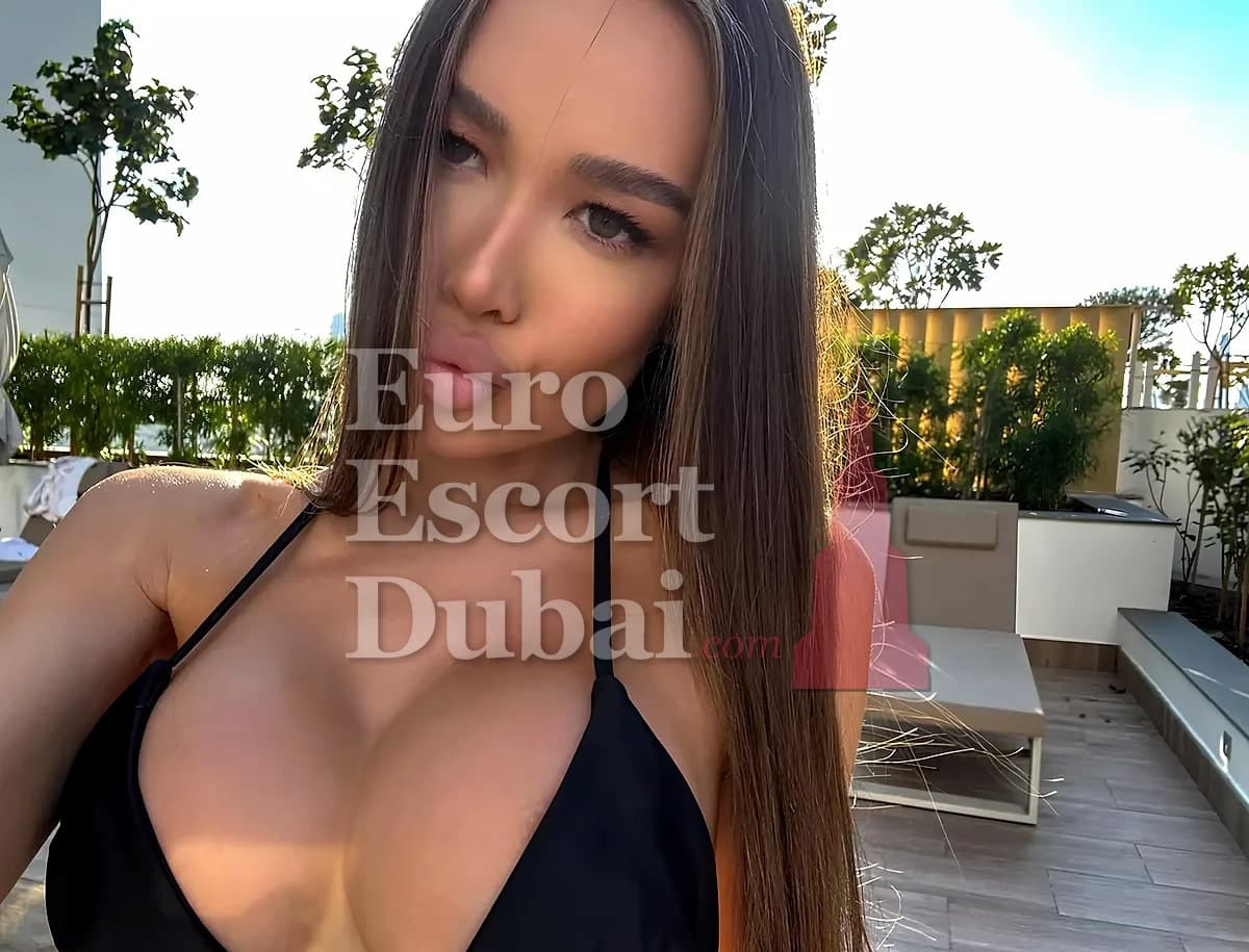 Fang, 26, escort in Dubai — blonde hair, Thai (photo 4 of 5)