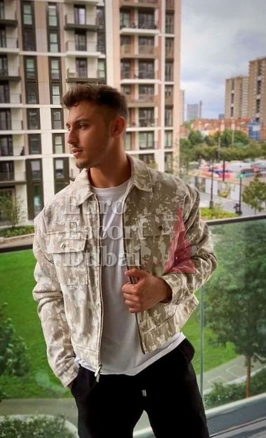 Joel, 26, escort in Dubai — brown hair, 175 cm (photo 5 of 5)