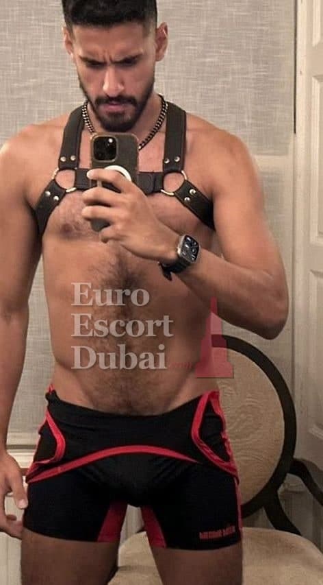 Bilal, 29, escort in Dubai — 185 cm, black hair (photo 8 of 13)