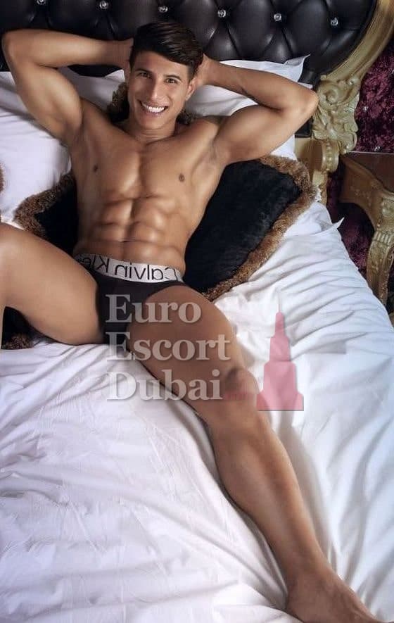 Derek, 28, escort in Abu Dhabi — brown hair, 178 cm (photo 13 of 13)