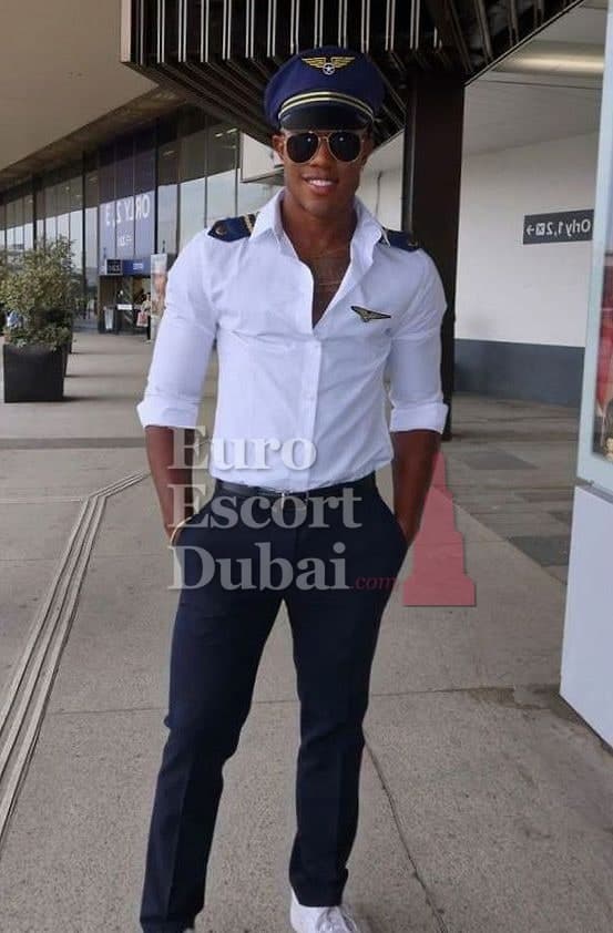 Seth, 25, escort in Dubai — black hair, 190 cm (photo 9 of 13)