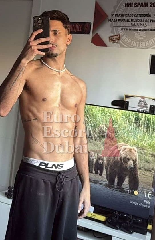 Zayn, 24, escort in Dubai — brown hair, 173 cm (photo 5 of 8)