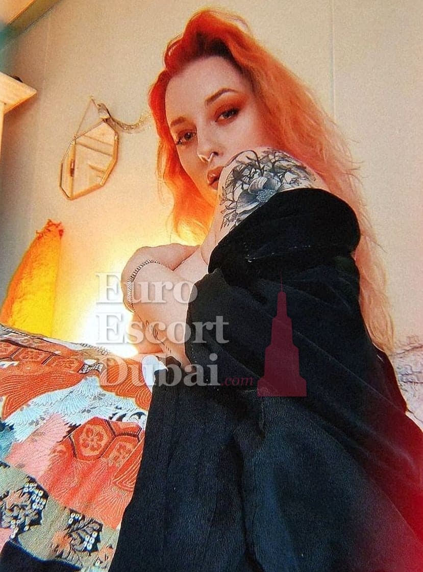 Laurel, 28, escort in Abu Dhabi — red hair, Swedish (photo 1 of 8)