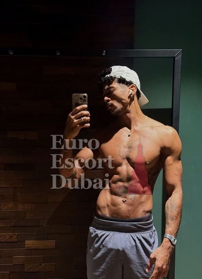 Matt, 25, escort in Dubai — black hair, 190 cm (photo 1 of 13)