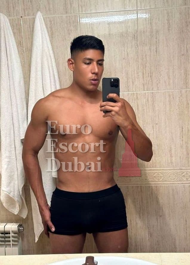 Ricardo, 25, escort in Sharjah — black hair, 180 cm (photo 1 of 7)