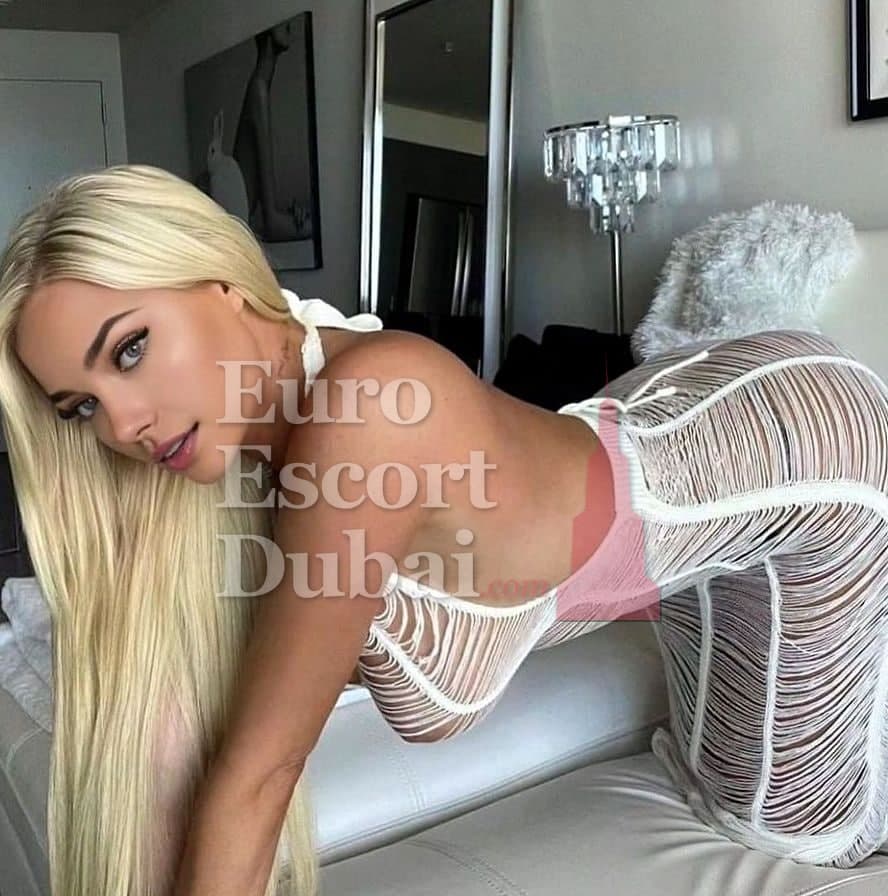 Lily, 25, escort in Dubai — blonde hair, 170 cm (photo 7 of 10)