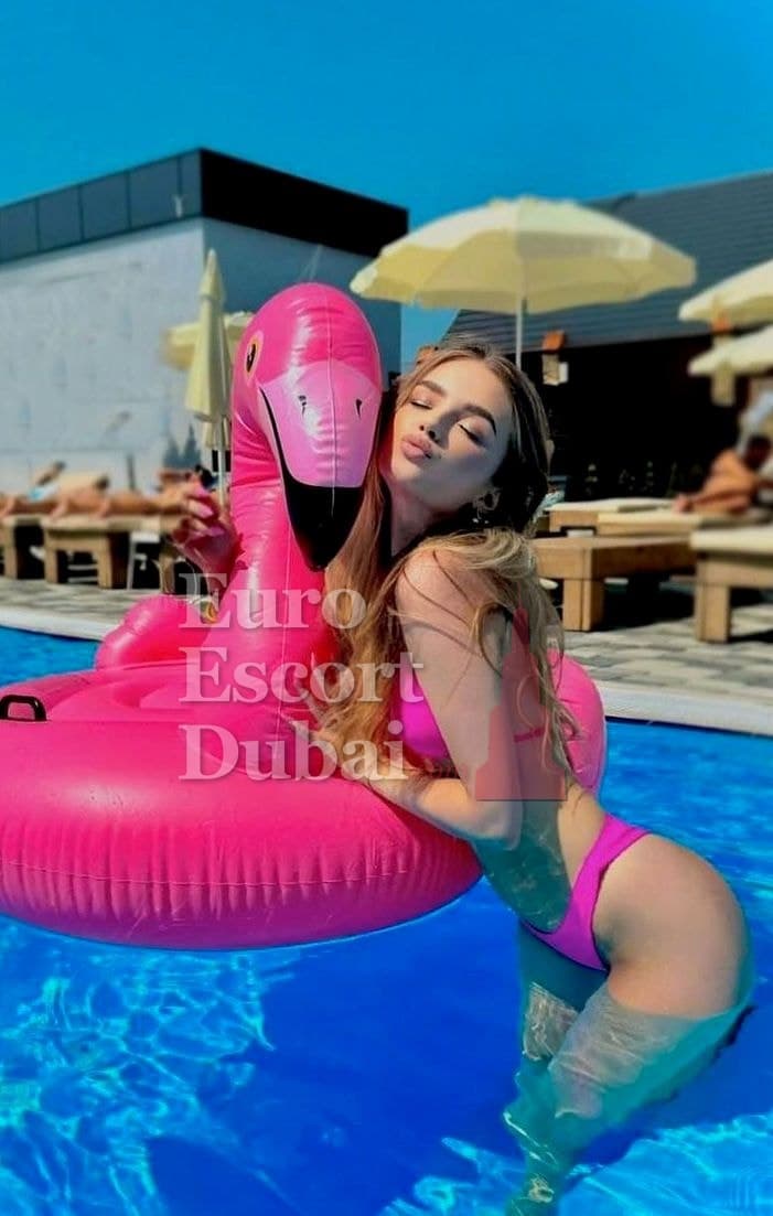 Irem, 20, escort in Dubai — French, 168 cm (photo 2 of 6)