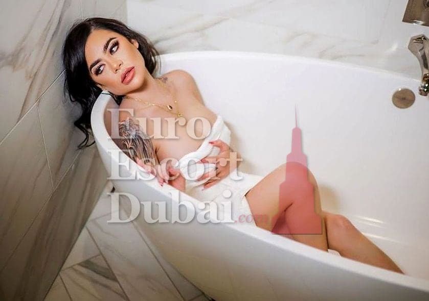 Poppy, 30, escort in Dubai — blonde hair, 171 cm (photo 1 of 9)