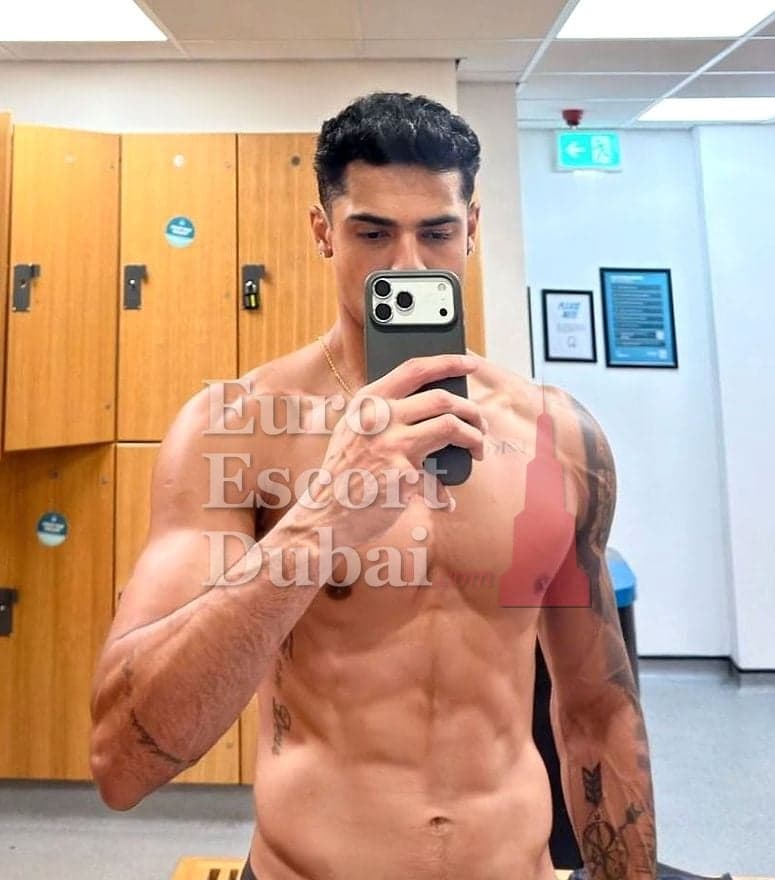 Dev, 26, escort in Dubai — black hair, 183 cm (photo 1 of 13)
