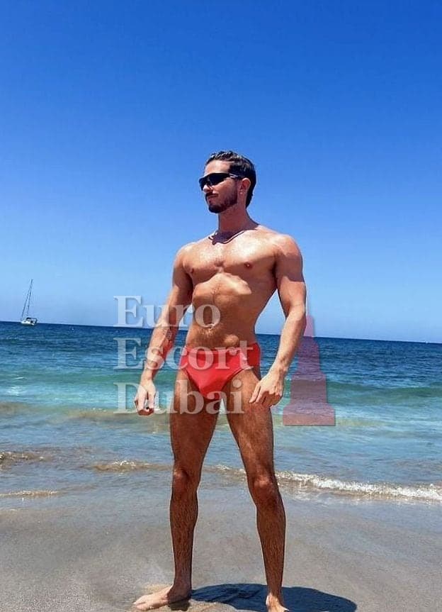 Carter, 26, escort in Dubai — black hair, 173 cm (photo 5 of 11)