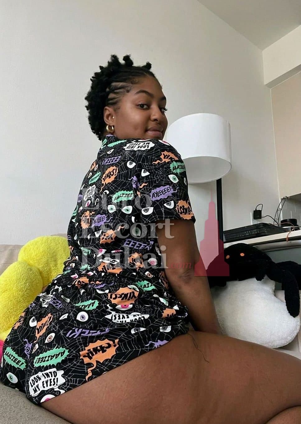 Zola, 26, escort in Dubai — 168 cm, black hair (photo 3 of 6)