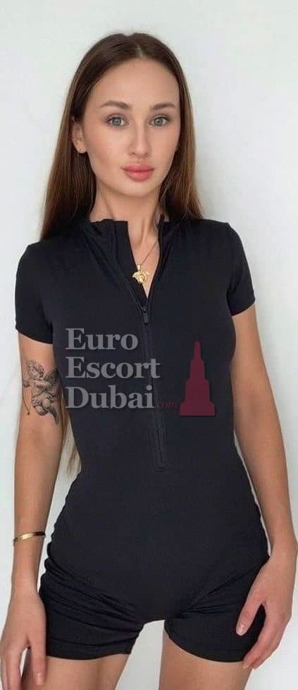Aigul, 23, escort in Dubai — Azerbaijani, 168 cm (photo 8 of 13)