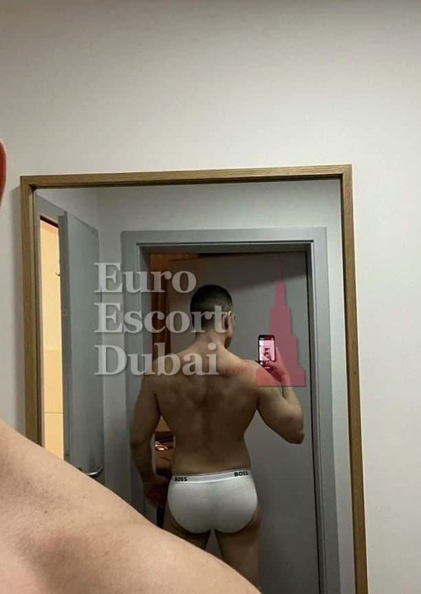 Bogdan, 27, escort in Dubai — black hair, 180 cm (photo 3 of 5)