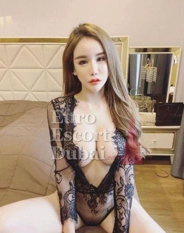 Yiting, 23, escort in Dubai — blonde hair, Malaysian (photo 4 of 5)