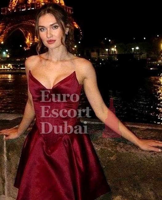 Ingrid, 29, escort in Dubai — brown hair, 164 cm (photo 9 of 13)