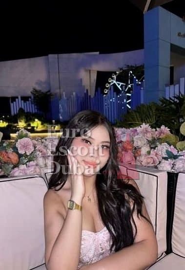 Chen, 24, escort in Dubai — black hair, Chinese (photo 7 of 13)