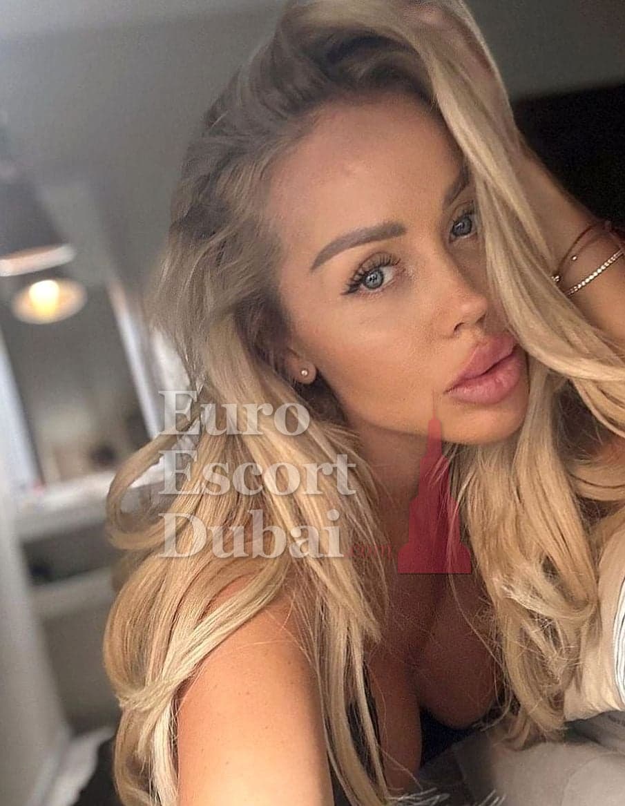 Weronika, 24, escort in Dubai — 170 cm, blonde hair (photo 2 of 8)