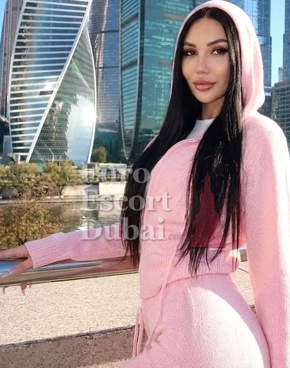 Jane, 27, escort in Dubai — 175 cm, black hair (photo 4 of 13)