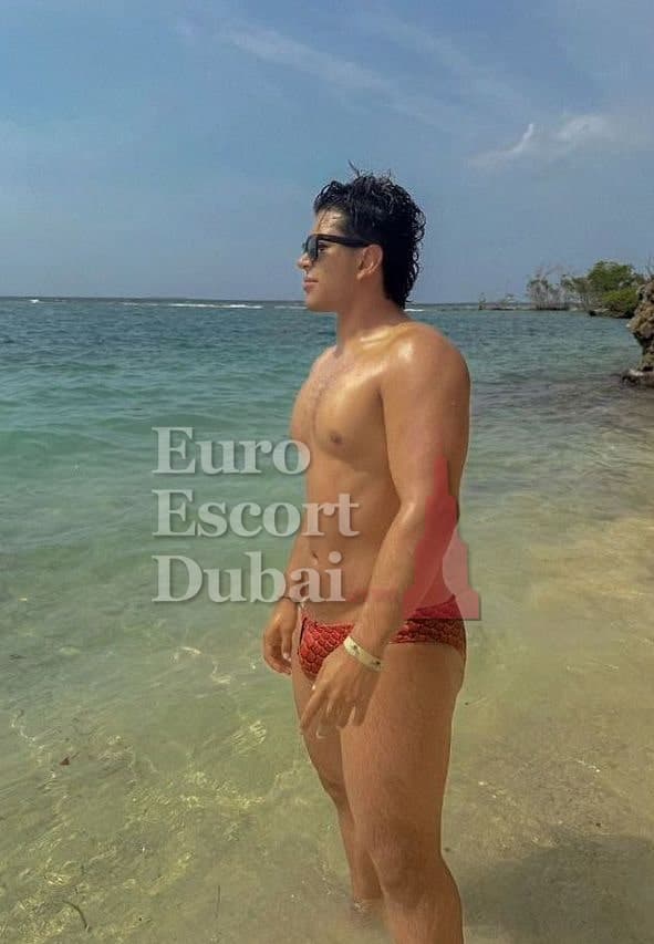 Nurlan, 26, escort in Dubai — 178 cm, black hair (photo 4 of 5)