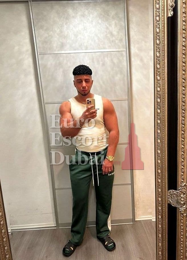 Mustafa, 28, escort in Dubai — black hair, 185 cm (photo 3 of 13)
