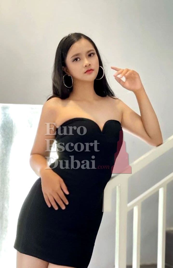 Joy, 25, escort in Dubai — 159 cm, black hair (photo 3 of 4)